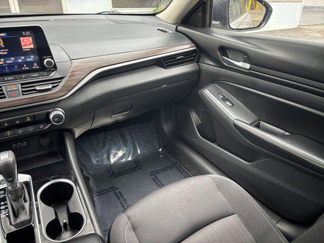 Photo of 2024 Brilliant Silver Metallic Nissan Altima