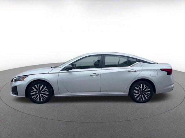 Photo of 2024 Brilliant Silver Metallic Nissan Altima