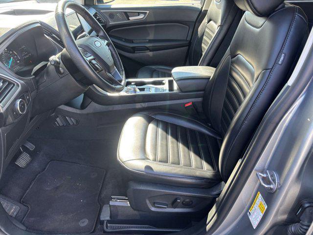 Photo of 2024 Iconic Silver Metallic Ford Edge