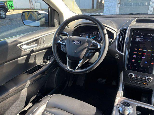 Photo of 2024 Iconic Silver Metallic Ford Edge