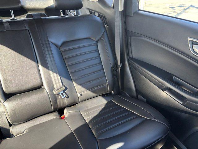 Photo of 2024 Iconic Silver Metallic Ford Edge