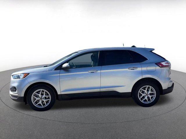Photo of 2024 Iconic Silver Metallic Ford Edge
