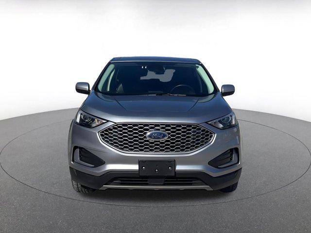 Photo of 2024 Iconic Silver Metallic Ford Edge