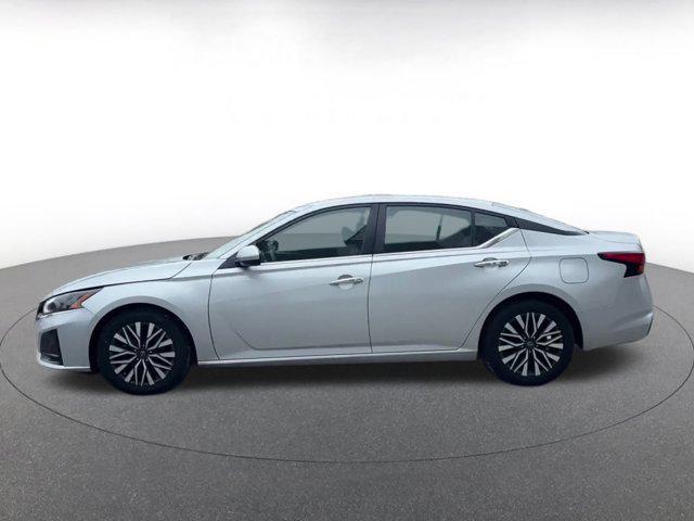 Photo of 2023 Brilliant Silver Metallic Nissan Altima