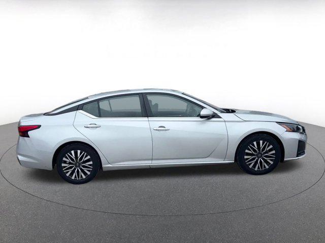 Photo of 2023 Brilliant Silver Metallic Nissan Altima