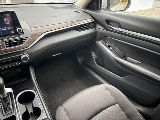 Photo of 2023 Brilliant Silver Metallic Nissan Altima