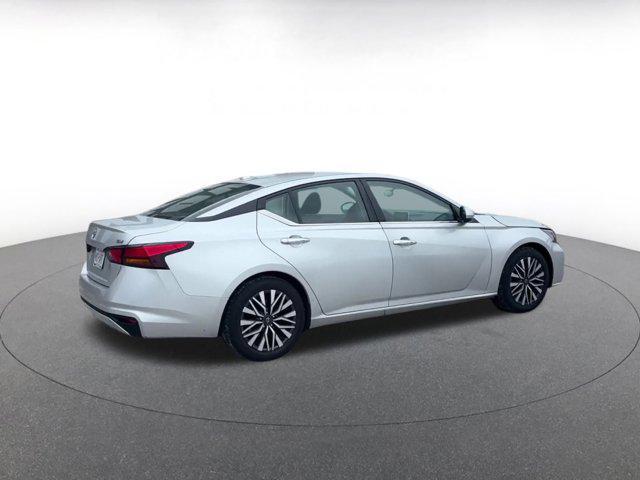 Photo of 2023 Brilliant Silver Metallic Nissan Altima