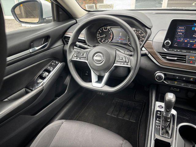 Photo of 2023 Brilliant Silver Metallic Nissan Altima