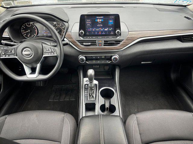 Photo of 2023 Brilliant Silver Metallic Nissan Altima