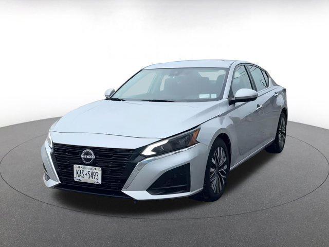 Photo of 2023 Brilliant Silver Metallic Nissan Altima