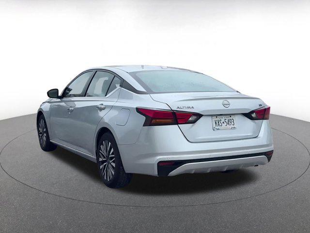 Photo of 2023 Brilliant Silver Metallic Nissan Altima