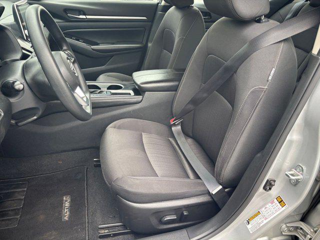 Photo of 2023 Brilliant Silver Metallic Nissan Altima