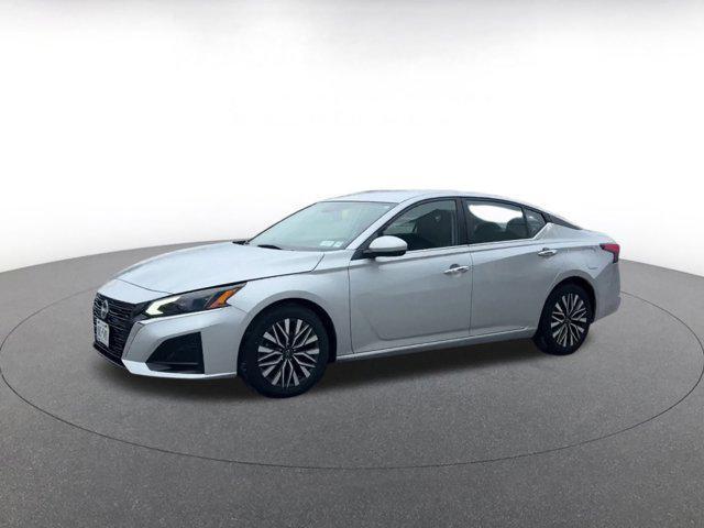 Photo of 2023 Brilliant Silver Metallic Nissan Altima