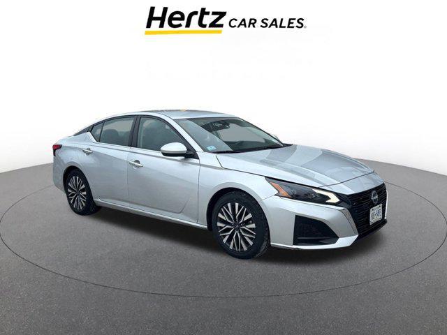 Photo of 2023 Brilliant Silver Metallic Nissan Altima