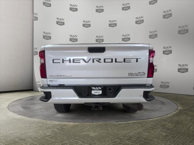 Photo of 2022 Iridescent Pearl Tricoat Chevrolet Silverado 2500