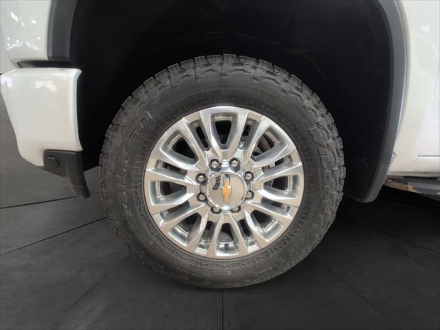 Photo of 2022 Iridescent Pearl Tricoat Chevrolet Silverado 2500