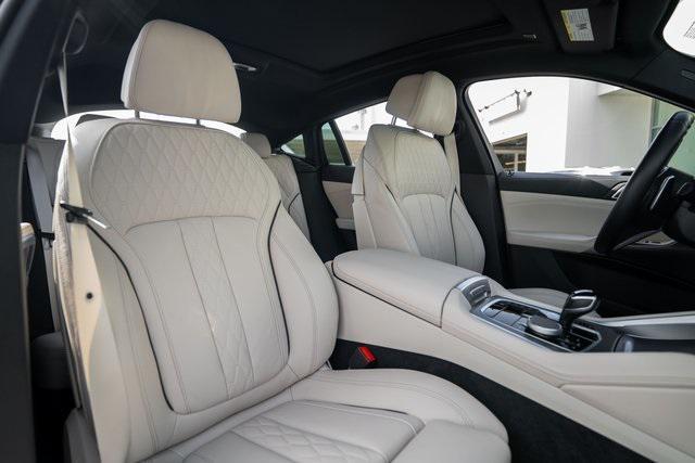 Photo of 2023 Alpine White BMW X6