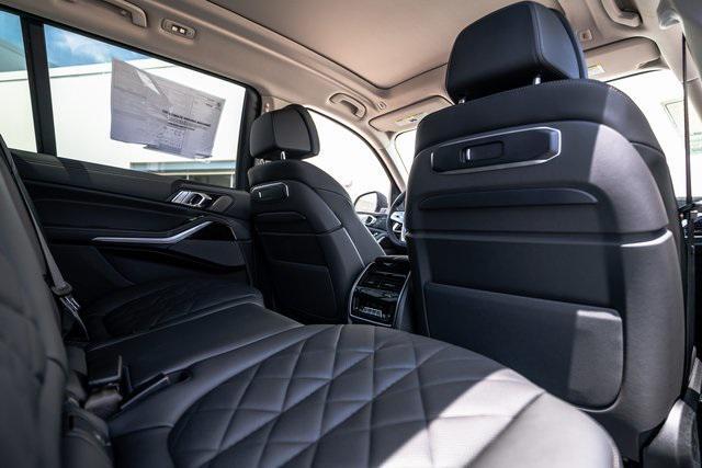 Photo of 2026 Alpine White BMW X7