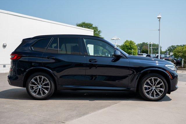 Photo of 2022 Carbon Black Metallic BMW X5