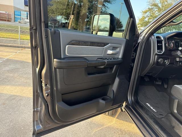 Photo of 2023 Granite Crystal Metallic Clearcoat RAM 2500