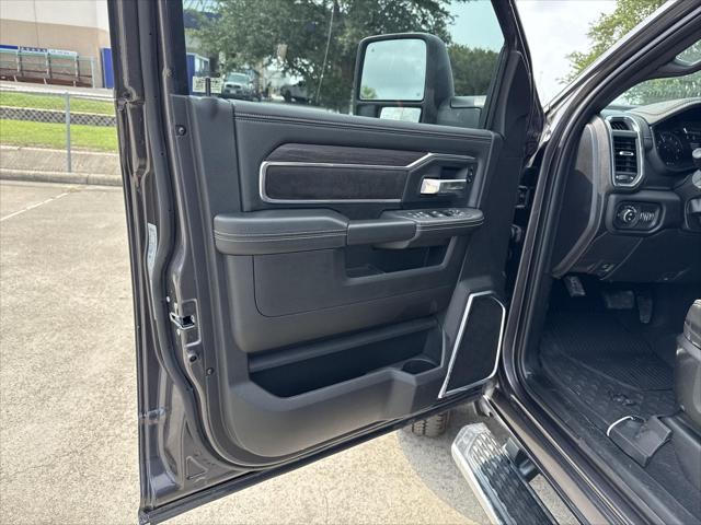 Photo of 2025 Granite Crystal Metallic Clearcoat RAM 2500