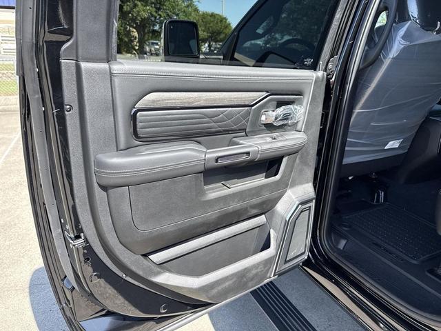 Photo of 2025 Diamond Black Crystal Pearlcoat RAM 2500