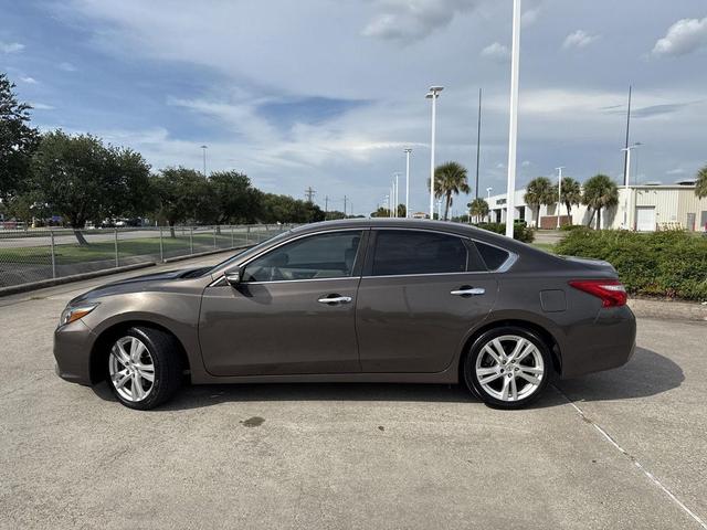 Photo of 2017 Java Metallic Nissan Altima