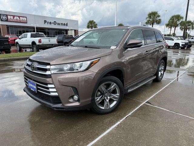 Photo of 2018 Toasted Walnut Pearl Toyota Highlander
