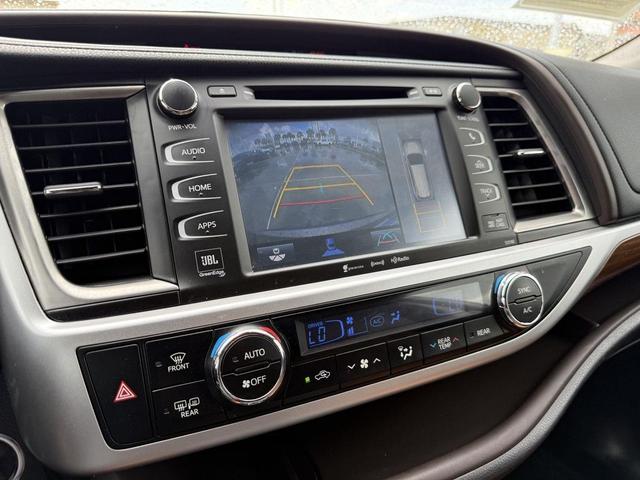 Photo of 2018 Toasted Walnut Pearl Toyota Highlander