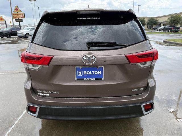 Photo of 2018 Toasted Walnut Pearl Toyota Highlander