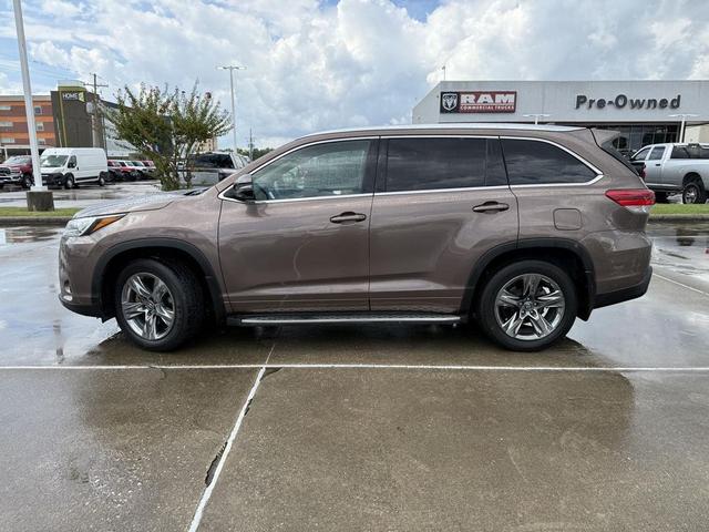 Photo of 2018 Toasted Walnut Pearl Toyota Highlander