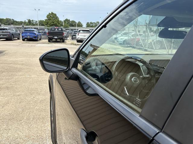 Photo of 2021 Super Black Nissan Rogue