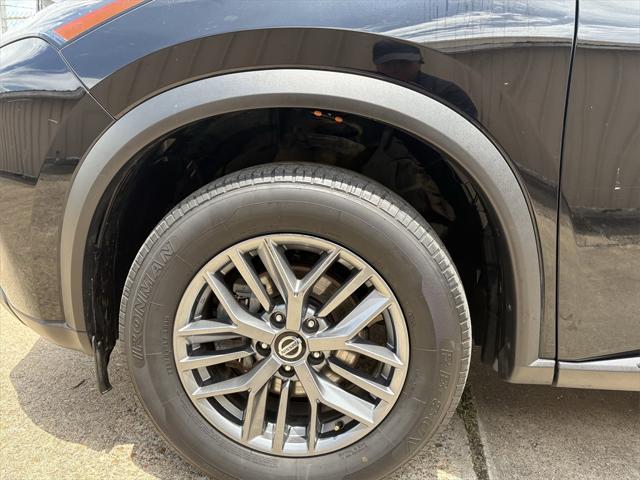 Photo of 2021 Super Black Nissan Rogue