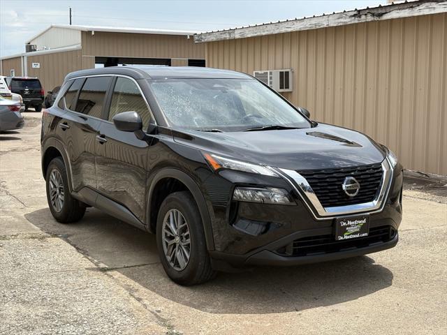Photo of 2021 Super Black Nissan Rogue