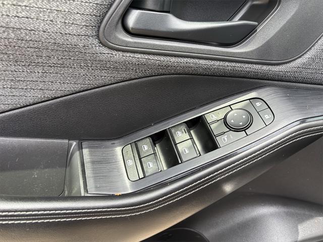 Photo of 2021 Super Black Nissan Rogue