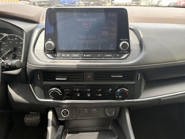 Photo of 2021 Super Black Nissan Rogue