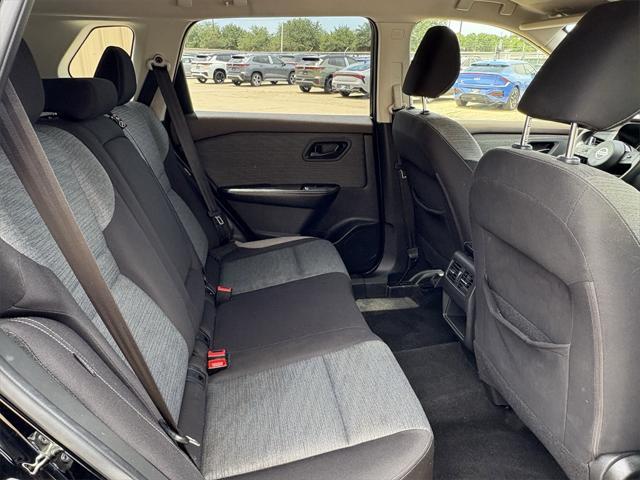 Photo of 2021 Super Black Nissan Rogue