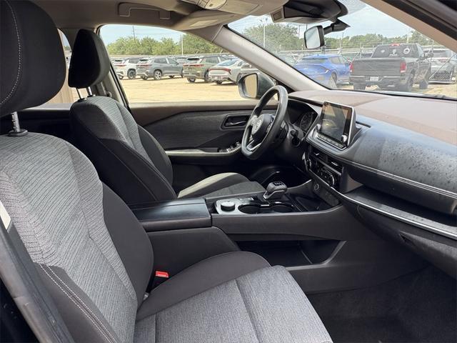 Photo of 2021 Super Black Nissan Rogue