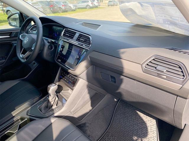Photo of 2024 Black Pearl Volkswagen Tiguan