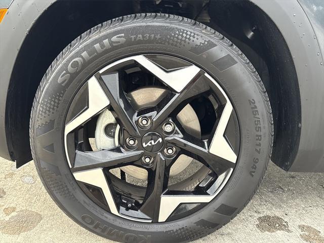 Photo of 2024 Gravity Gray Kia Seltos
