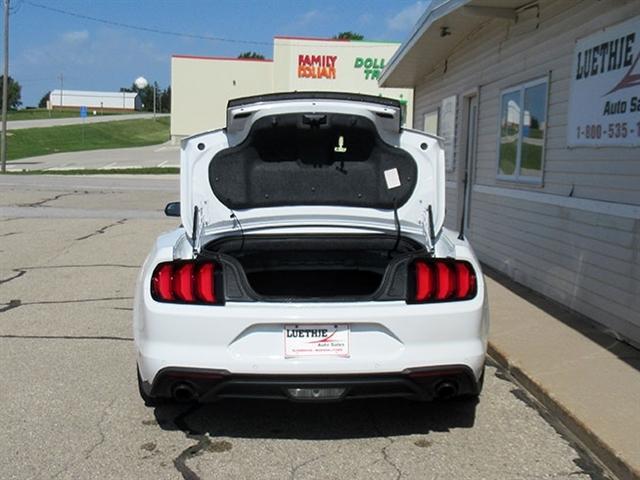 Photo of 2018 Oxford White Ford Mustang