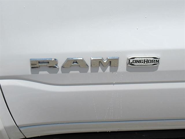 Photo of 2019 Icy White RAM 1500