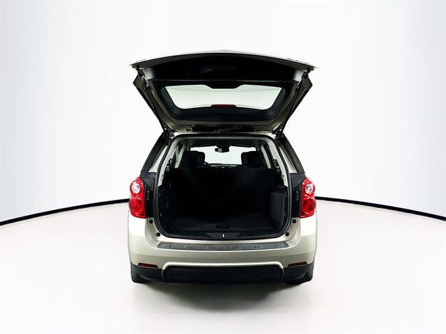 Photo of 2015 Champagne Silver Metallic Chevrolet Equinox