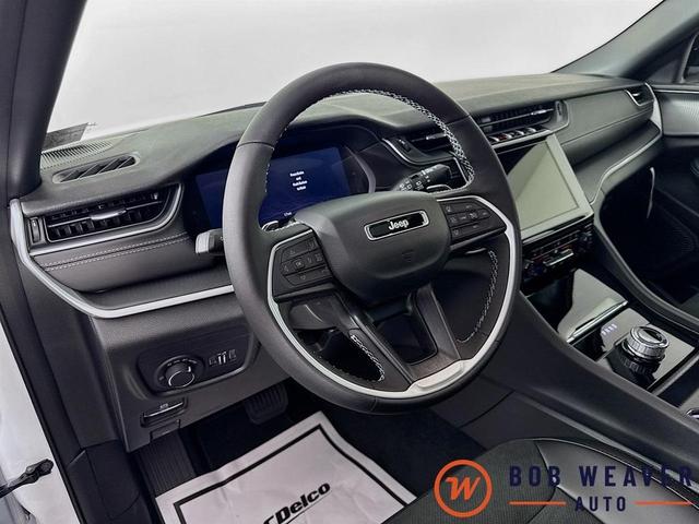 Photo of 2025 Bright White Clearcoat Jeep Grand Cherokee L