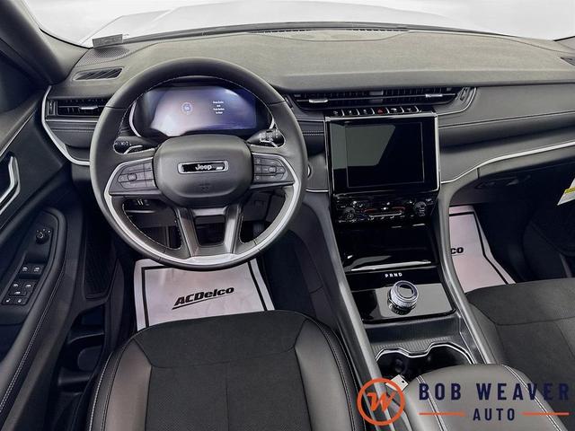 Photo of 2025 Bright White Clearcoat Jeep Grand Cherokee L