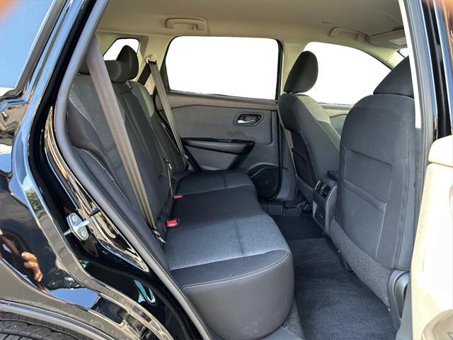 Photo of 2022 Super Black Nissan Rogue
