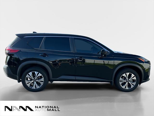 Photo of 2022 Super Black Nissan Rogue