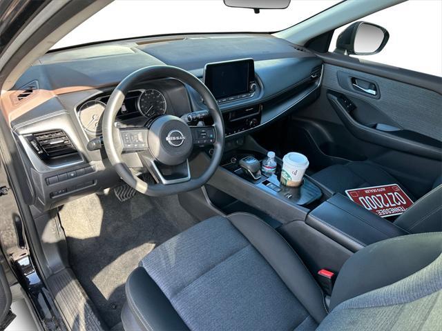 Photo of 2022 Super Black Nissan Rogue