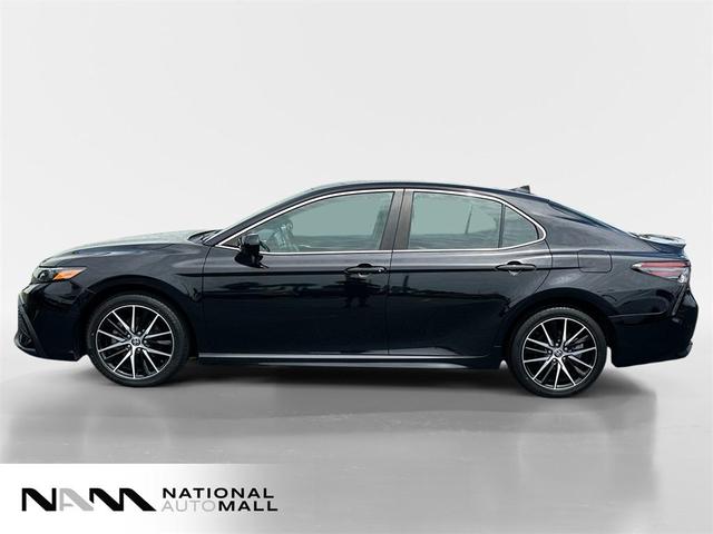 Photo of 2021 Midnight Black Metallic Toyota Camry