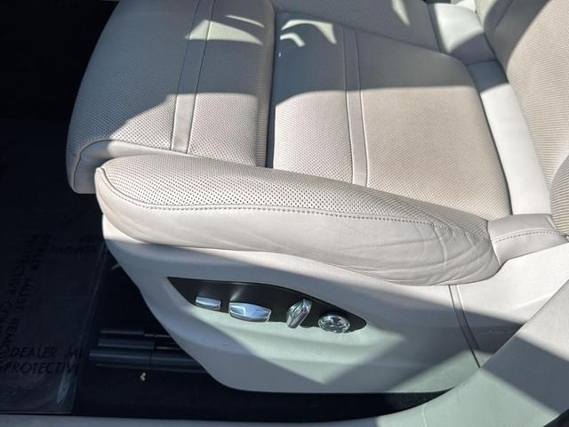 Photo of 2020 Carrara White Metallic Porsche Cayenne